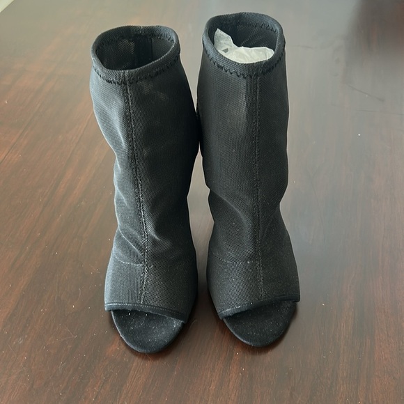 Steve Madden Viola Black Mesh Peep Toe Sock Booties Clear Block Heels Size 5.5 - Picture 13 of 14